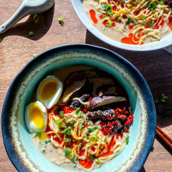 Spicy Creamy Miso Ramen (vegan)