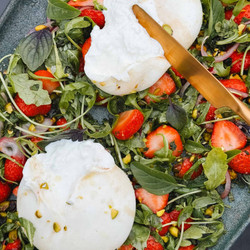 Aardbei Burrata Salade