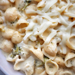 Broccoli &amp; Cheddar Soup Pasta