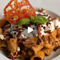 Pasta Met Zongedroogde Tomaten En Burrata Cream &amp; Krokante Pancetta