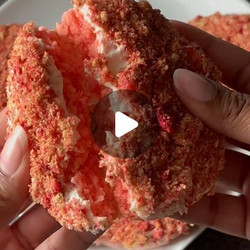 Strawberry Crunch Cake Cookies