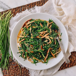 Spiced Tofu Stir-fry With Garlic Chives
