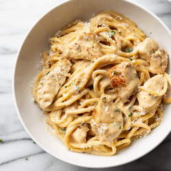 Easy Garlic Chicken Pasta