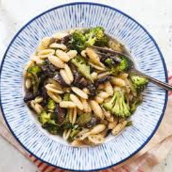 Cavatelli With Broccoli And Mushrooms And Garlic-butter Sauce