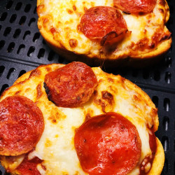 Air Fryer Garlic Toast Pizzas
