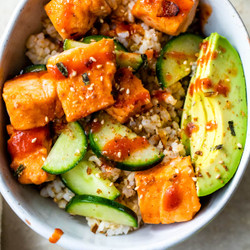 Honey Sriracha Roasted Salmon Rice Bowls