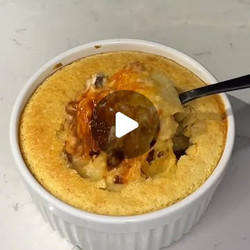 Mini Cornbread Chili Cheese Dip