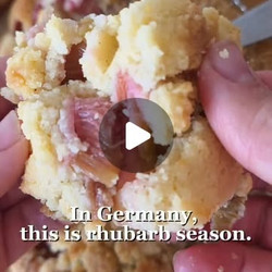 German Rhubarb Streusel Cake (rhabarber-streuselkuchen)