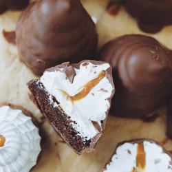 Cream Puffs With Brownie, Coffee And Dulce De Leche