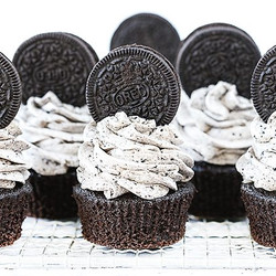 Oreo Cupcakes With Cookies And Cream Frosting