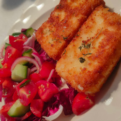 Saganaki mit griechischem Salat