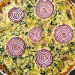 Leek, Mushroom &amp; Spinach Quiche With Crispy Potato Crust