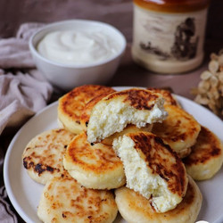 Syrniki (russian Cottage Cheese Pancakes)