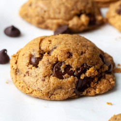 Keto Peanut Butter Chocolate Chip Cookies