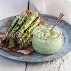 Grillad Sparris Med Örtricotta