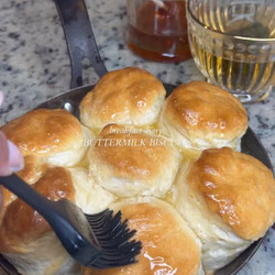 Jumbo Buttermilk Biscuits