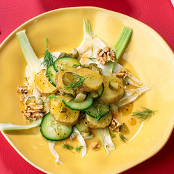 Kartoffelsalat mit Fenchel, Walnuss, Gurke und Gewürzgurke