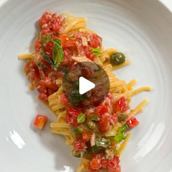 Spaghetti Con Tonno, Olive E Pomodorini Freschi
