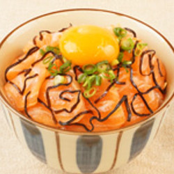 サーモンの塩こんぶ漬け丼