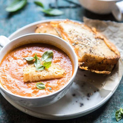 6 Ingredient Creamy Roasted Tomato Soup
