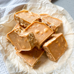 4-ingredient Crunchy Peanut Freezer Fudge