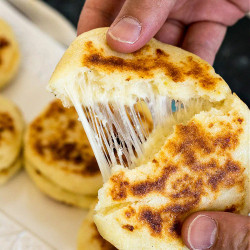 Colombian Arepas Con Queso