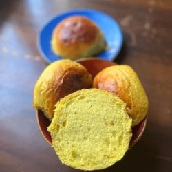 Potato Bread Buns with yogurt and turmeric