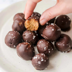 Date Fudge Truffles (3 Ingredients)