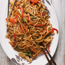 Makaron Chow Mein Z Warzywami I Kurczakiem