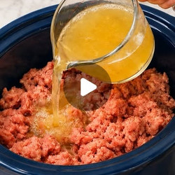 Slow Cooker 5-ingredient Amish Cheeseburger Soup Recipe