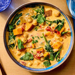 This 20-minute Chickpea Soup Delivers 11 Grams Of Fiber