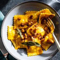 Cheese Ravioli With Pumpkin Cream Sauce