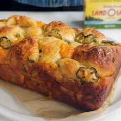 Jalapeño Cheddar Cottage Cheese Pull-apart Bread