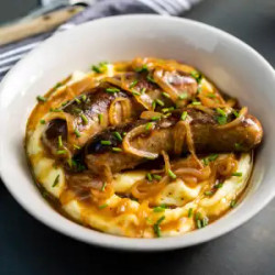 Bangers And Mash With Guinness-onion Gravy