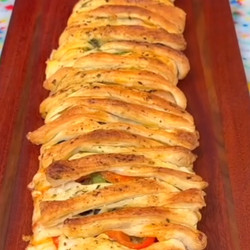 Supreme pizza braid