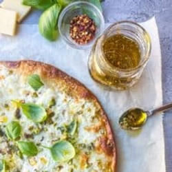 White Pizza With Easy Garlic Olive Oil Sauce Recipe