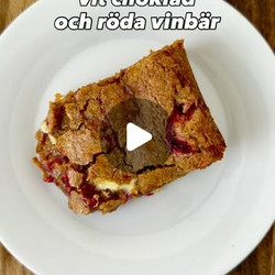 Blondies Med Vit Choklad Och Röda Vinbär