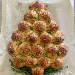 Sourdough Christmas Tree Pull Apart Bread With Cheese + Garlic