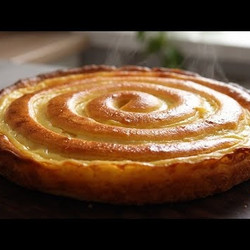 Lemon Swirl Cake With Lemon Cream