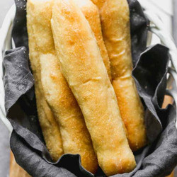 Easy Homemade Breadsticks