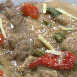 White Chicken Karahi (makhmali Chicken)