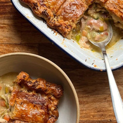 Ultimate Chicken Pie / Nicola Lamb