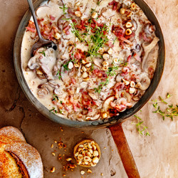 Noorse Stoofpot Met Paddenstoelen, Bacon &amp; Hazelnoten