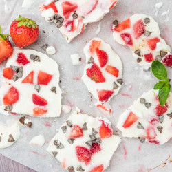 Strawberry-chocolate Greek Yogurt Bark