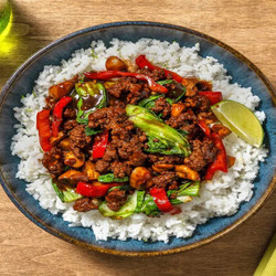 Asiatisches Rinderhackfleisch Mit Pak Choi Spitzpaprika, Champignons Und Limettenreis