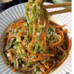 Crunchy Cucumber and Carrot Salad