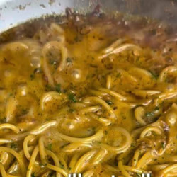 Caramelized Onion And Garlic Spaghetti
