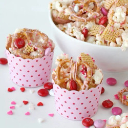 Easy Valentine's Snack Mix