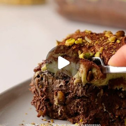 Pistachio Mocha Baked Oats