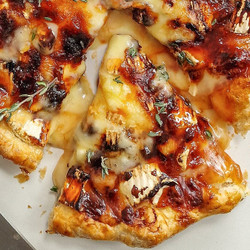 Red Onion, Camembert &amp; Prosciutto Pie